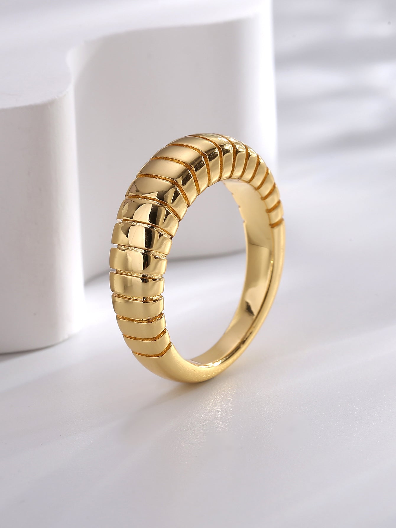 Cow Horn Pattern Ring
