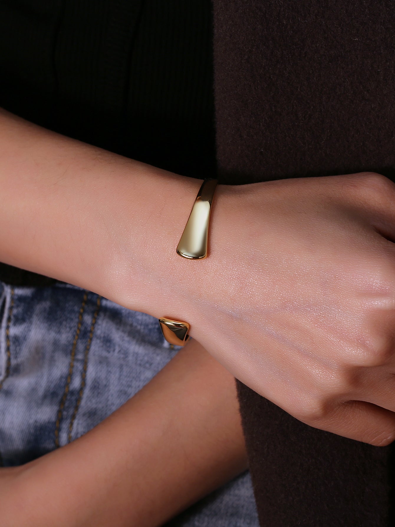 Minimalist Glossy Open Bangle