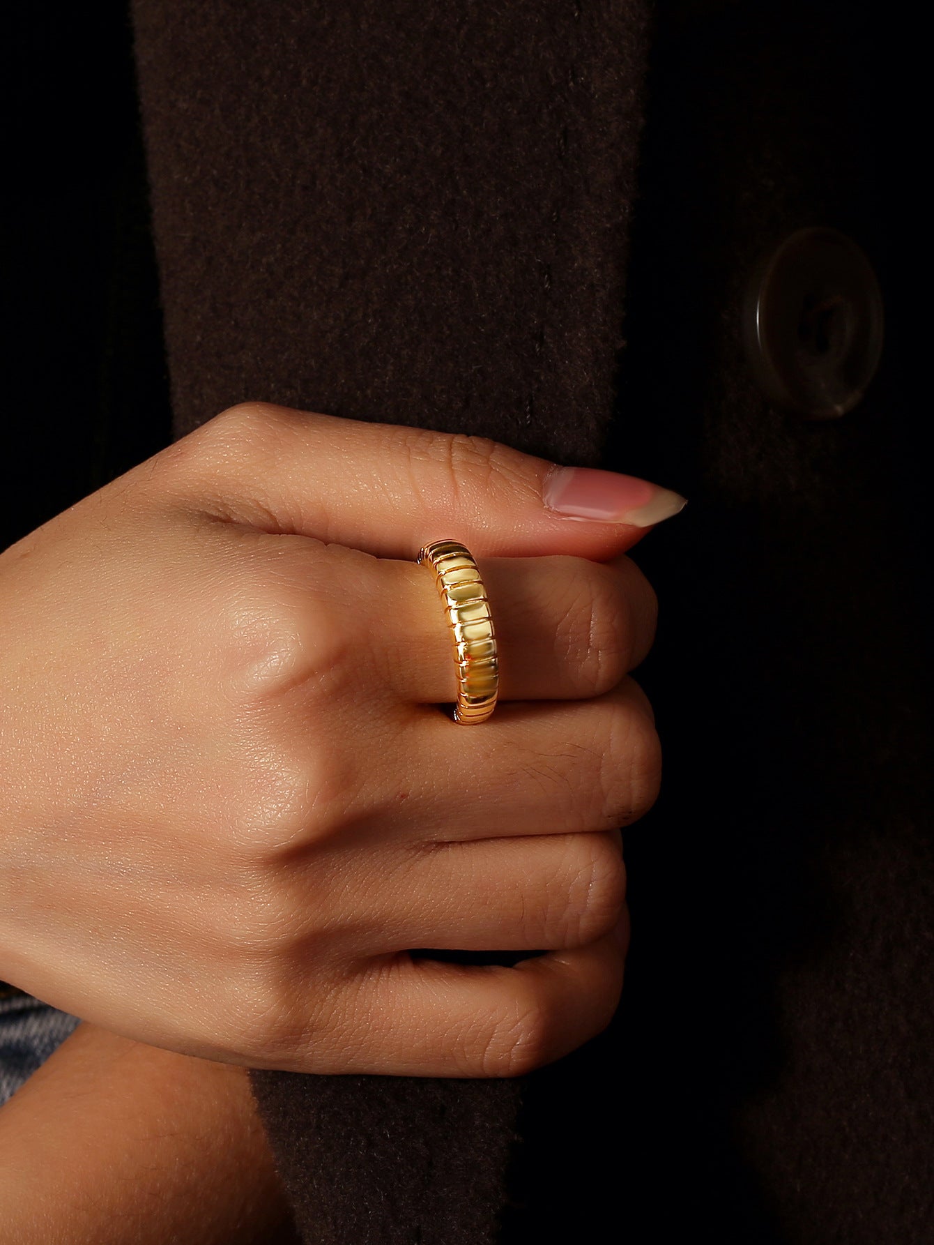 Cow Horn Pattern Ring