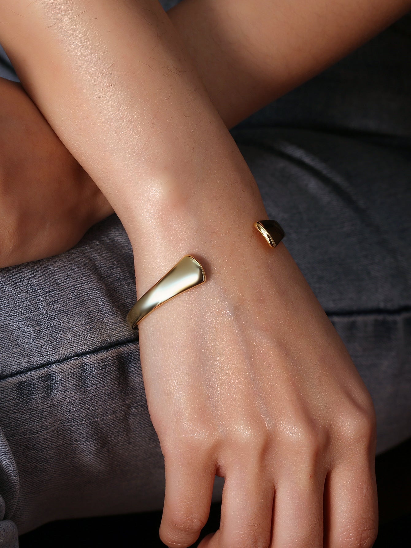 Minimalist Glossy Open Bangle