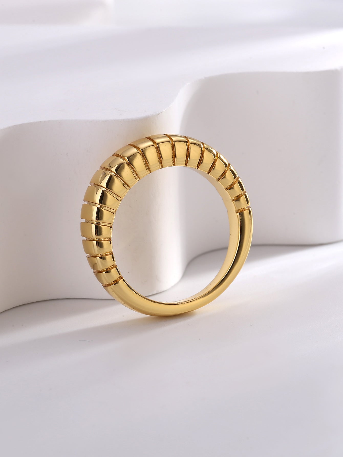 Cow Horn Pattern Ring